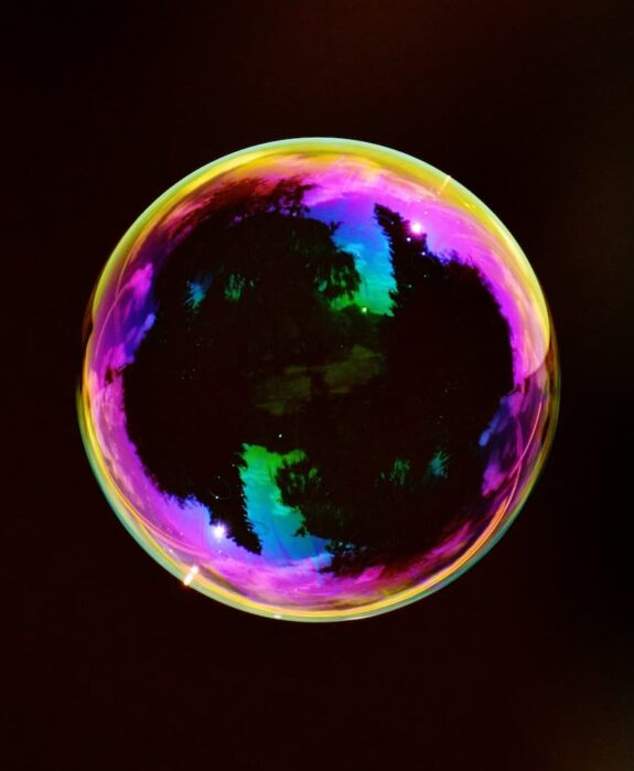 Crenças limitantes são aquelas crenças repetidas em nossa cabeça, que nos impedem de ter uma vida maravilhosa. 