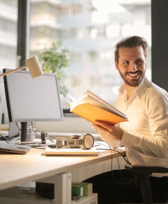Cursos gratuitos para capacitação na área de tecnologia: uma jornada de aprendizado com as big techs
