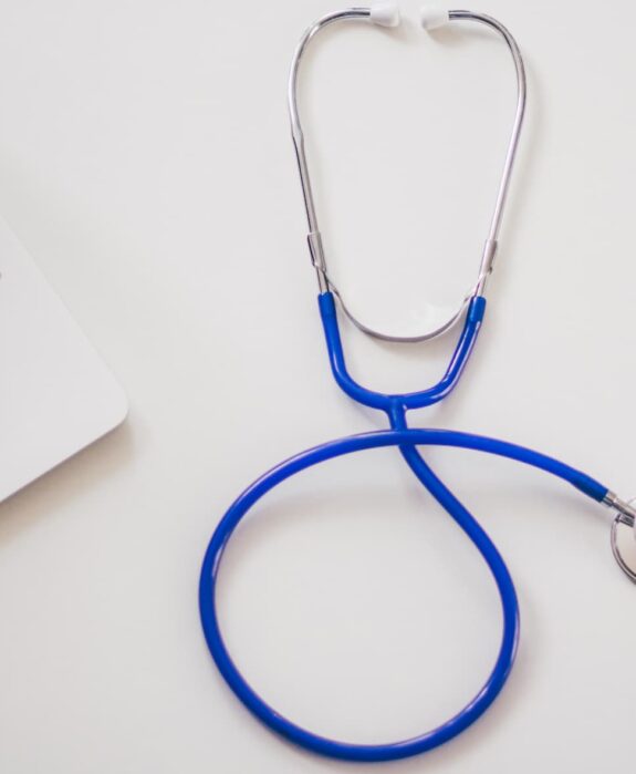 No mundo em constante evolução do marketing de empresas de saúde, a inovação tecnológica emerge como um fator crucial para o sucesso das empresas nesse setor. Ou seja, visando se destacar da concorrência e conquistar resultados excepcionais, é imperativo explorar soluções disruptivas e criativas que estejam alinhadas com as demandas em constante mutação dos consumidores.